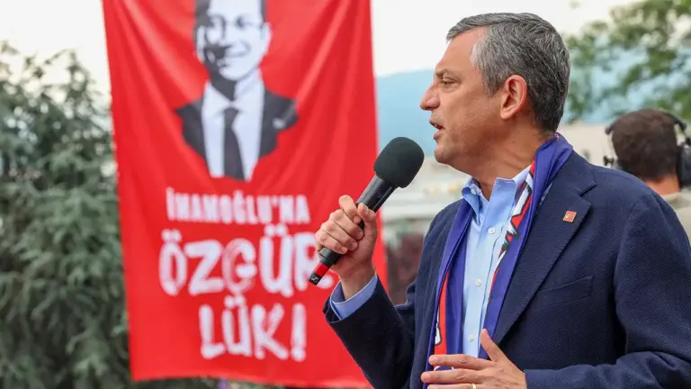Özgür Özel’den Gaziosmanpaşa’ya çağrı: ‘Durmak yok, boyun eğmek yok!’